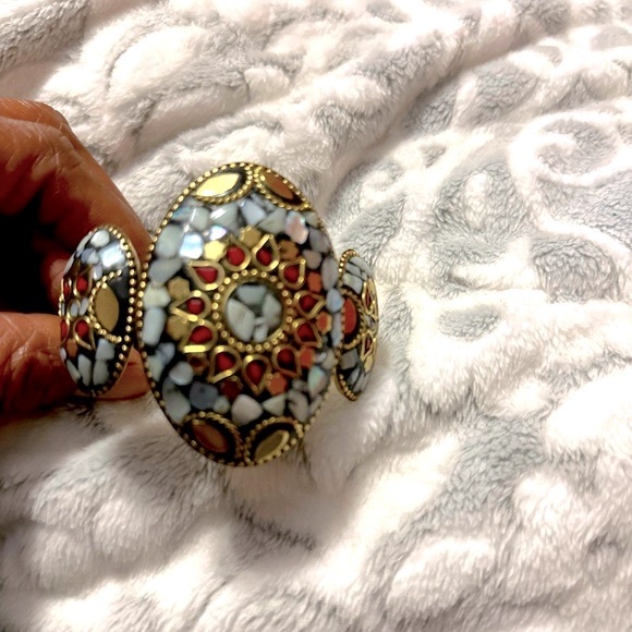 Brass cuff. Heavy quality. Mother pearl and coral inlaid.  Nice. Hand made - Picture 1 of 8